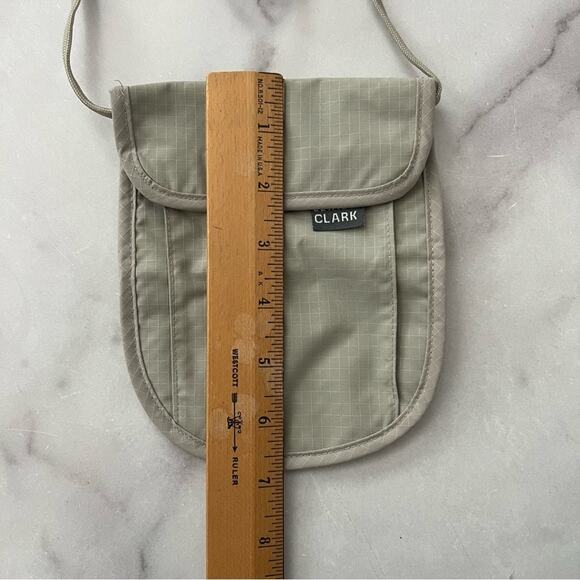 Lewis N Clark tan travel pouch - Picture 5 of 6